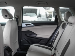 Volkswagen Taos SE FWD 2026