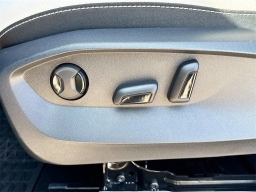 Volkswagen Taos SE FWD 2025