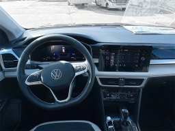 Volkswagen Taos SE FWD 2025