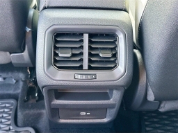 Volkswagen Taos SE FWD 2025