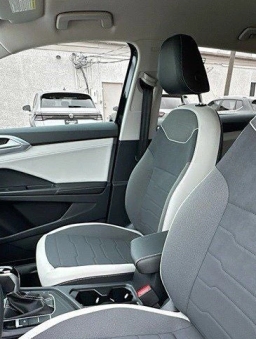 Volkswagen Taos SE FWD 2025