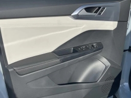 Volkswagen Taos SE 4MOTION 2026