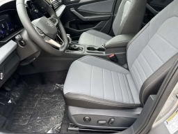 Volkswagen Jetta SE Auto 2026