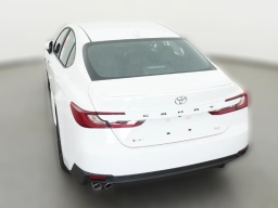 Toyota Camry SE (Natl) 2026