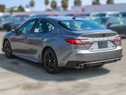 Toyota Camry SE (Natl) 2026