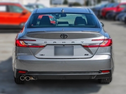 Toyota Camry SE (Natl) 2026
