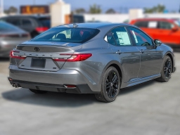 Toyota Camry SE (Natl) 2026
