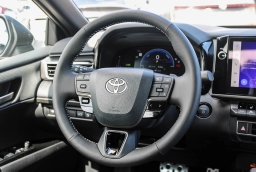 Toyota Camry SE (Natl) 2026