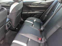 Toyota Camry SE (Natl) 2026
