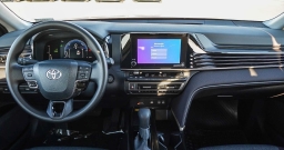 Toyota Camry LE (Natl) 2026