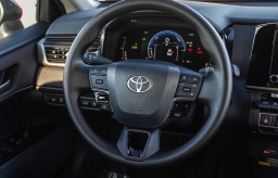 Toyota Camry LE (Natl) 2026