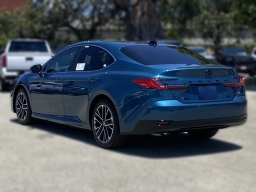 Toyota Camry XLE (Natl) 2026