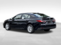Toyota Camry LE (Natl) 2026