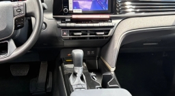 Toyota Camry LE (Natl) 2026