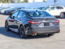 Toyota Camry SE (Natl) 2026