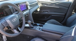 Toyota Camry SE (Natl) 2026