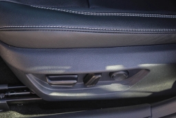Toyota Camry SE (Natl) 2026