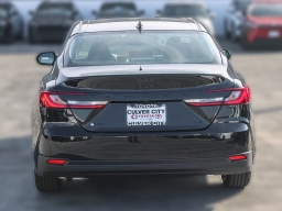 Toyota Camry LE (Natl) 2026