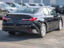 Toyota Camry LE (Natl) 2026