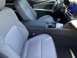 Toyota Camry LE (Natl) 2026