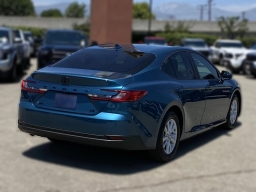 Toyota Camry LE (Natl) 2026