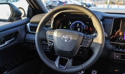 Toyota Camry SE (Natl) 2026