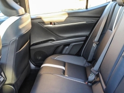 Toyota Camry SE (Natl) 2026