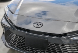 Toyota Camry SE (Natl) 2026