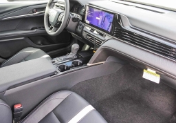 Toyota Camry SE (Natl) 2026