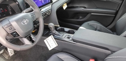 Toyota Camry SE (Natl) 2026