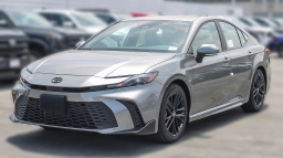Toyota Camry SE (Natl) 2026