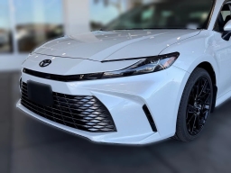 Toyota Camry XLE (Natl) 2026