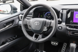 Toyota Camry SE (Natl) 2026