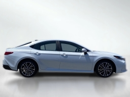 Toyota Camry XLE (Natl) 2026