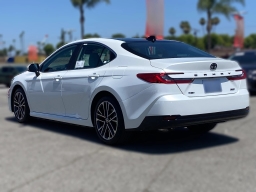Toyota Camry XLE (Natl) 2026