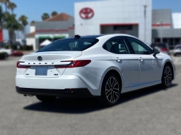 Toyota Camry XLE (Natl) 2026