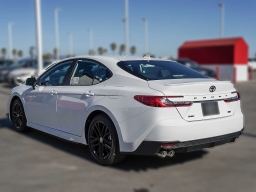 Toyota Camry SE (Natl) 2026
