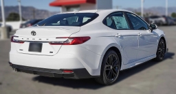 Toyota Camry SE (Natl) 2026
