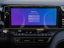 Toyota Camry SE (Natl) 2026