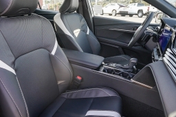 Toyota Camry SE (Natl) 2026