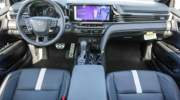 Toyota Camry SE (Natl) 2026