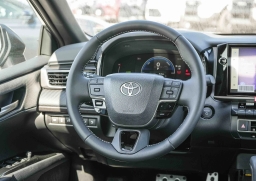Toyota Camry SE (Natl) 2026