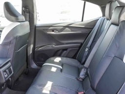 Toyota Camry SE (Natl) 2026