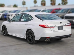 Toyota Camry SE (Natl) 2026