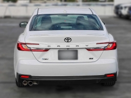 Toyota Camry SE (Natl) 2026