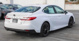 Toyota Camry SE (Natl) 2026