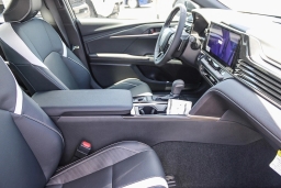 Toyota Camry SE (Natl) 2026