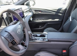 Toyota Camry SE (Natl) 2026