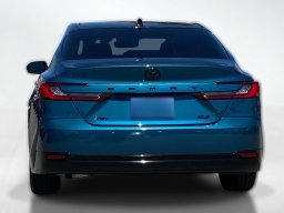 Toyota Camry XLE (Natl) 2026