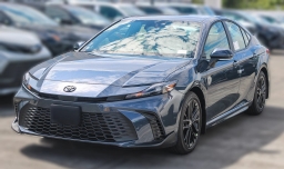 Toyota Camry SE (Natl) 2026